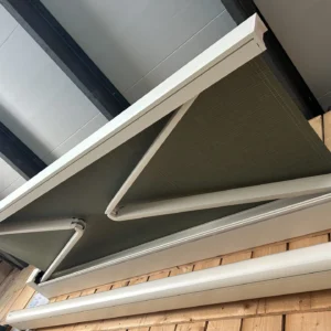 Zonnescherm - 3000 mm breed - 2500 mm uitval - creme wit