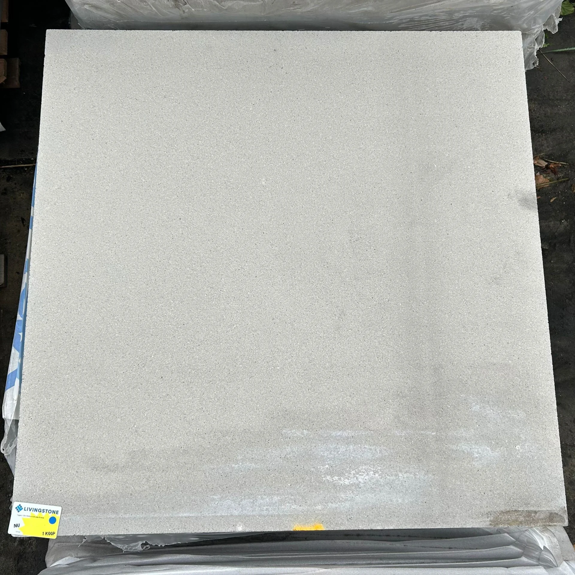 Tegels - 100x100x6 - Licht grijs - B keus - 1 koop - 19 m2