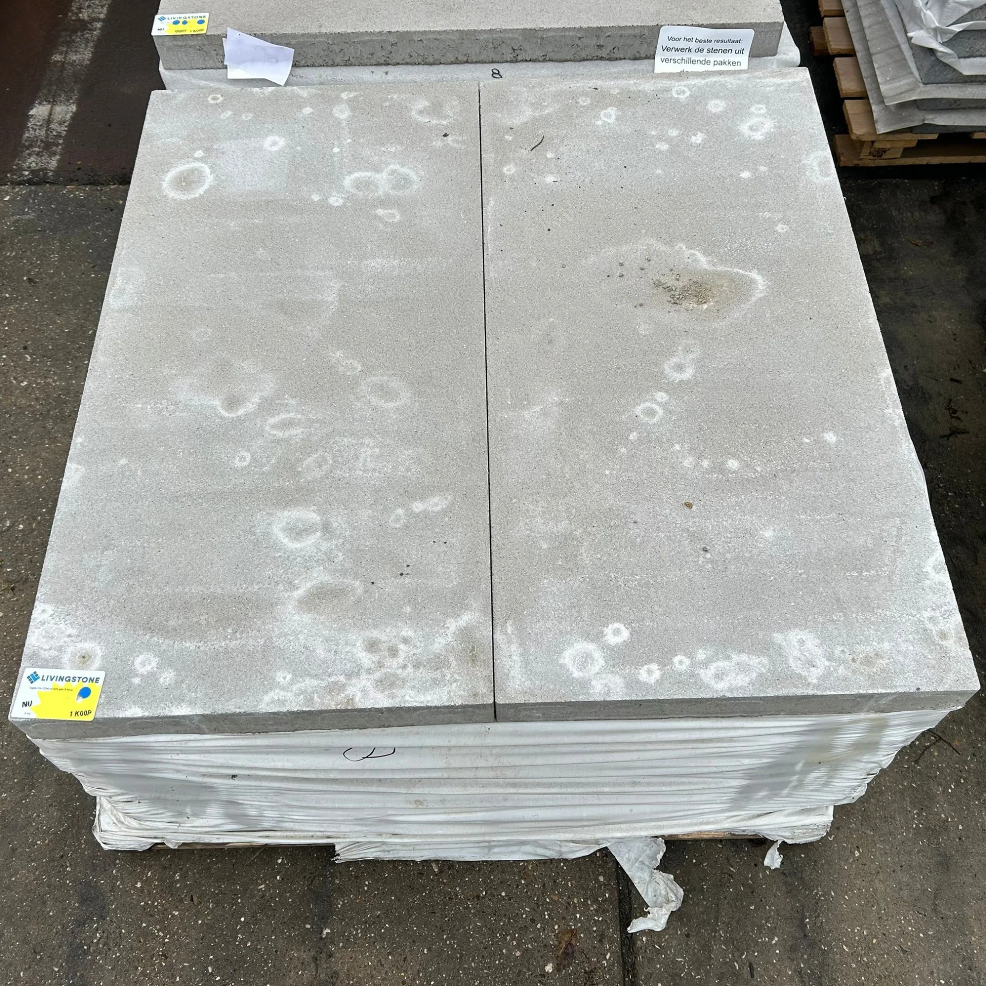 Tegels - 50x100x6 - Licht grijs - B keus - 1 koop - 8 m2