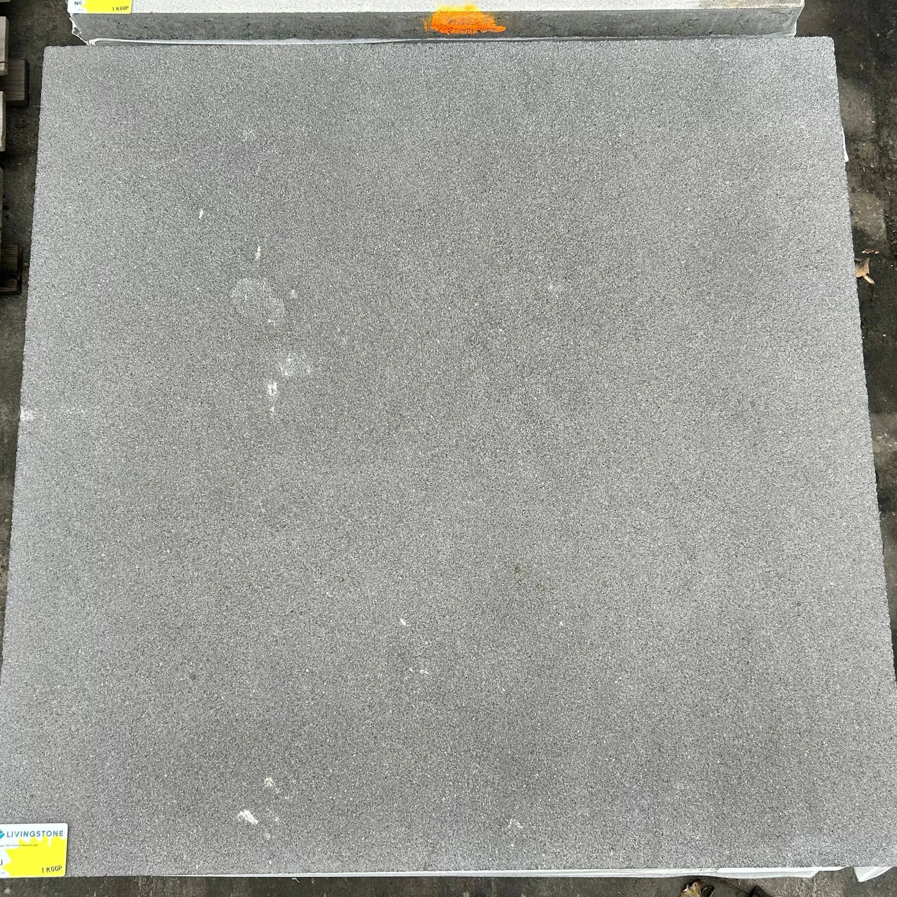 tegels - 100x100x6 - kleurecht grijs - 1 koop - 40 m2